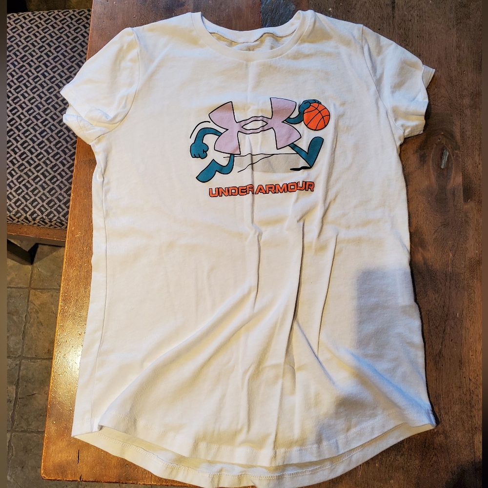 **SOLD** Girls Under Armour Shirt